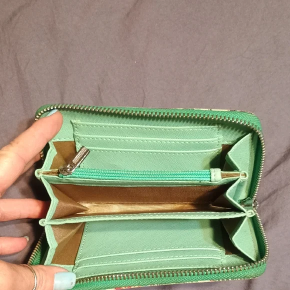 Tropical Green Wallet - Picture 2 of 4
